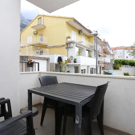 With A Parking Space - 16430 Makarska