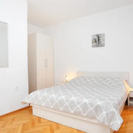 With A Parking Space - 16430
